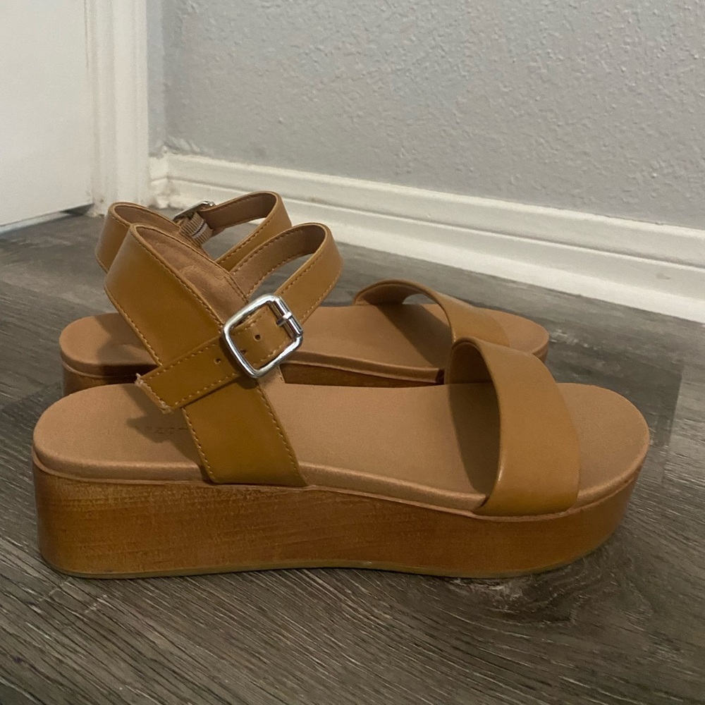 Women's Tan Platform Sandals